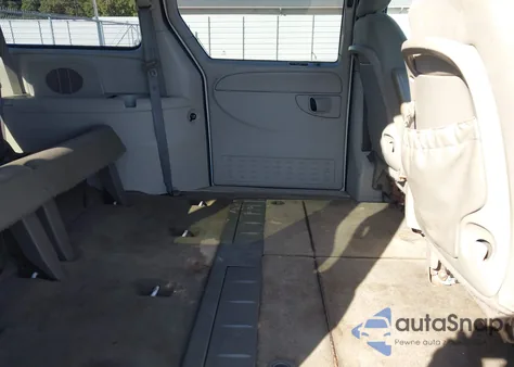 2005 Chrysler Town & Country Lx from USA, damaged, VIN 2C4GP44R55R593071